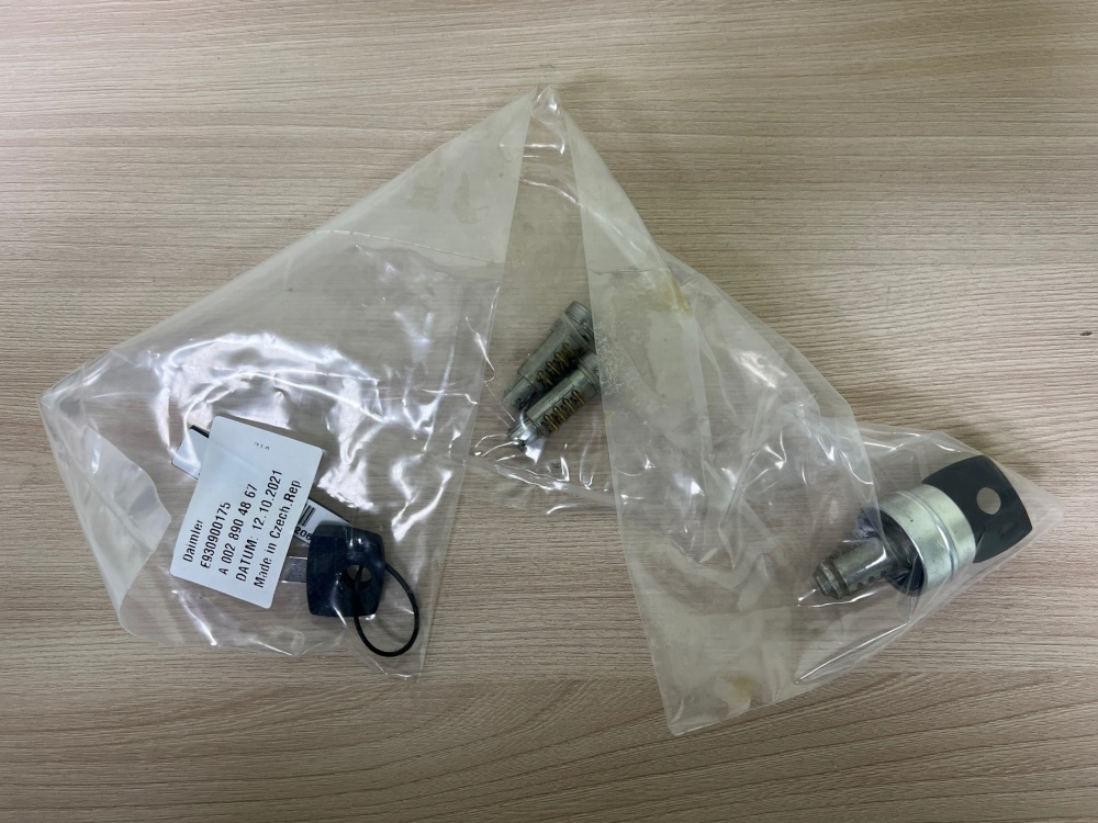 Набор ключей с сердечниками (Оригинал Daimler) A0028904867 / Mercedes-Benz A0028904867